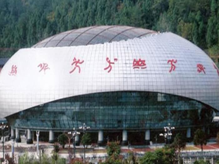 绥芬河体育中心球形网架加工安装